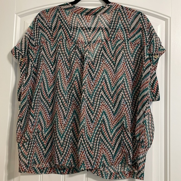 Olive & Oak Women’s Tunic Red & Green Sheer Geometric Contemporary Bohemian - Picture 3 of 12